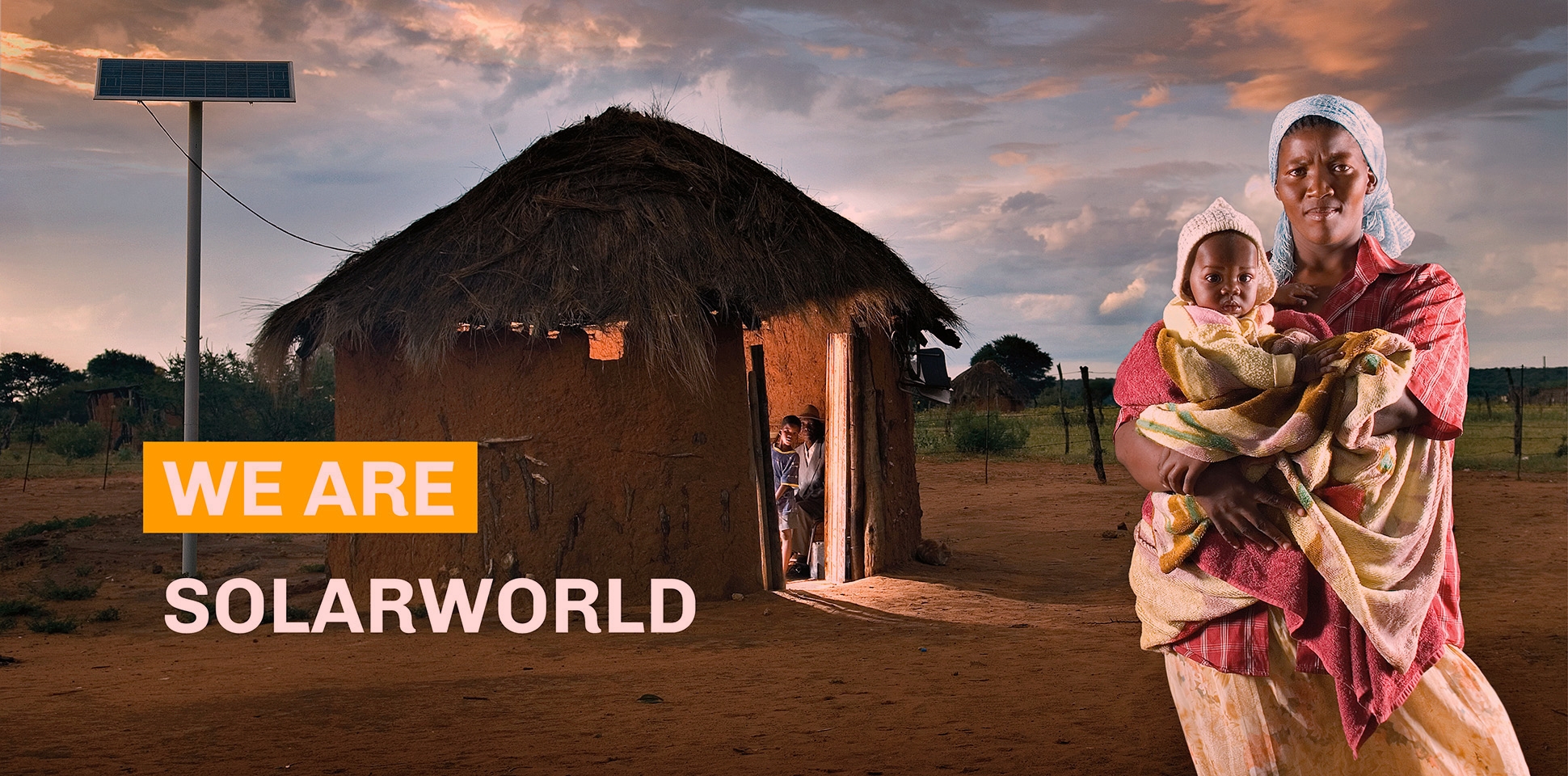 Werbebild mit afrikanischer Frau mit einem Kind auf dem Arm und eine Hütte für die Corporate Identity