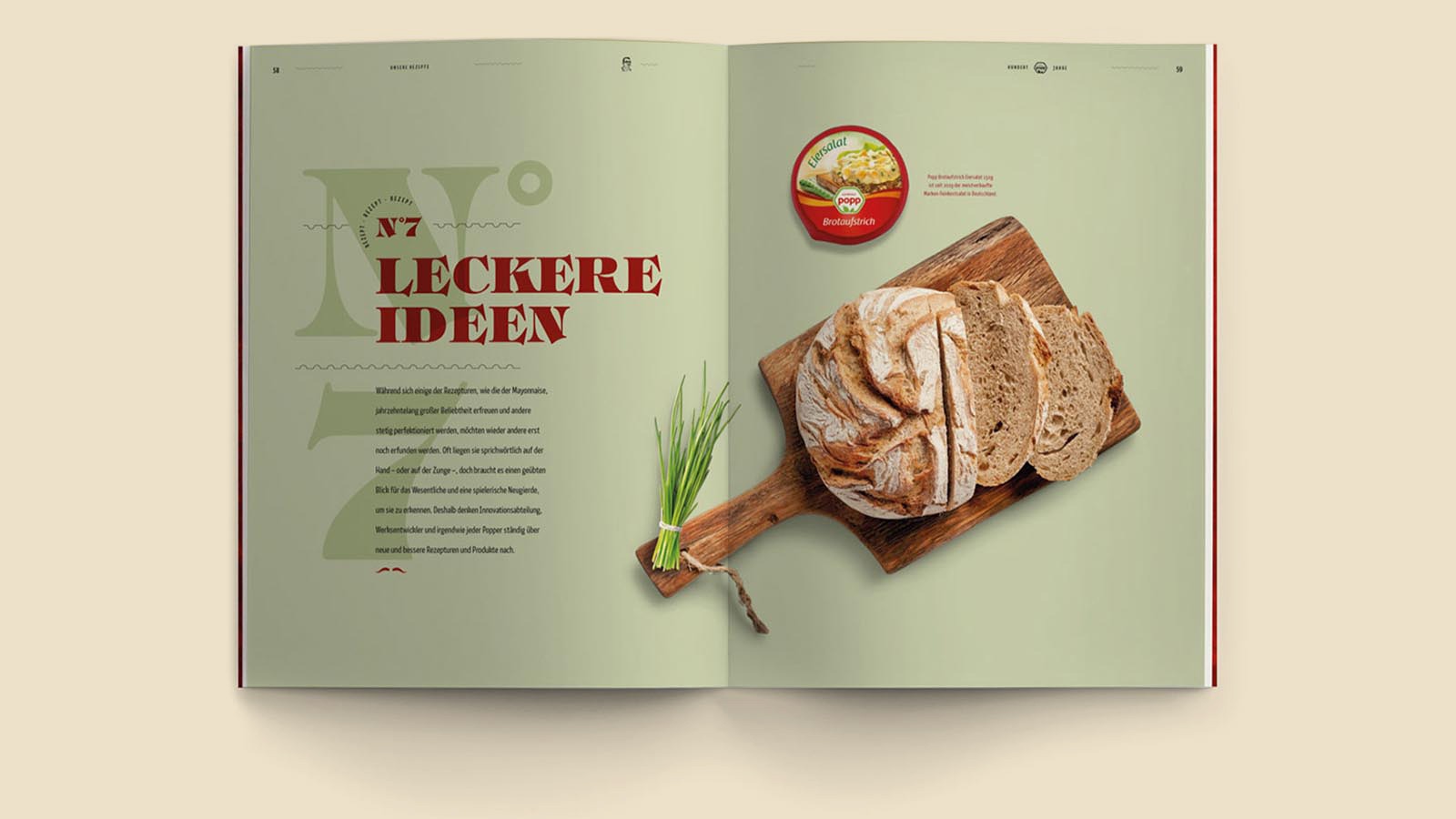 Eine grüne Innenseite mit Textinhalt auf der linken Seite und einer Fotografie eines Brotes mit Popp Brotaufstrich auf der rechten Seite.